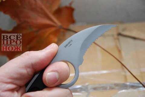 удержание ножа с отверстием в рукоятке