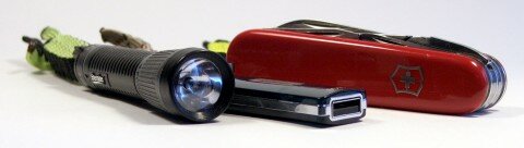 EDC_with_flashlight_dscf2643 фонарик, USB HDD, Victorinox Deluxe Tinker