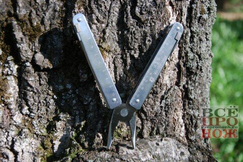 VictorinoxSwissToolXdsc_0374 раскрытые пассатижи