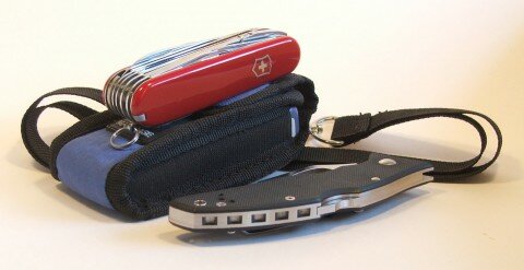 telefon-i-2-nozha-DSCF1888 телефон и два EDC-ножа