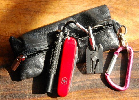 miniaturize_dsc_0071 набор миниатюрных инструментов и фонарь на ключах