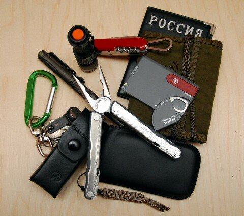 small_but_x2_DSC_0205 пример реально вынутого из карманов EDC