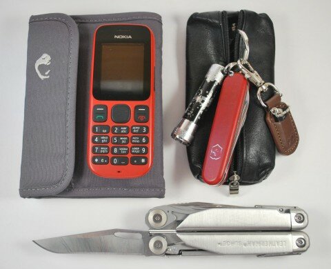 красное на сером